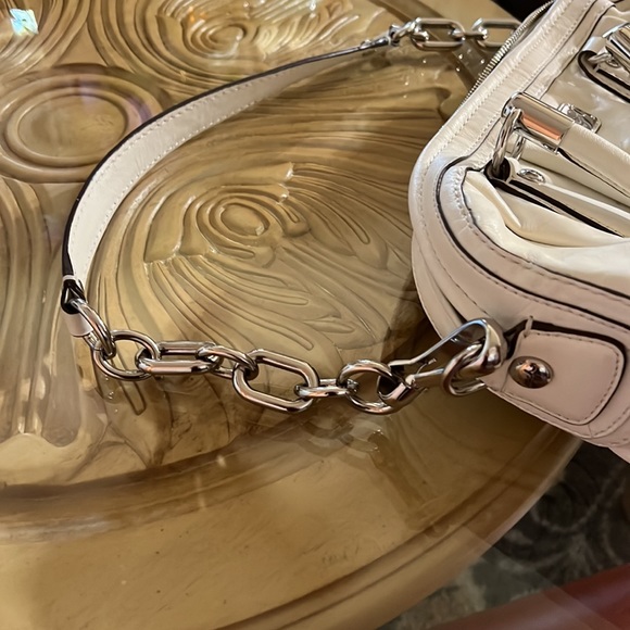 Gorgeous!! Off white summer winter all leather coach tote great size 13x 14” - Picture 11 of 13